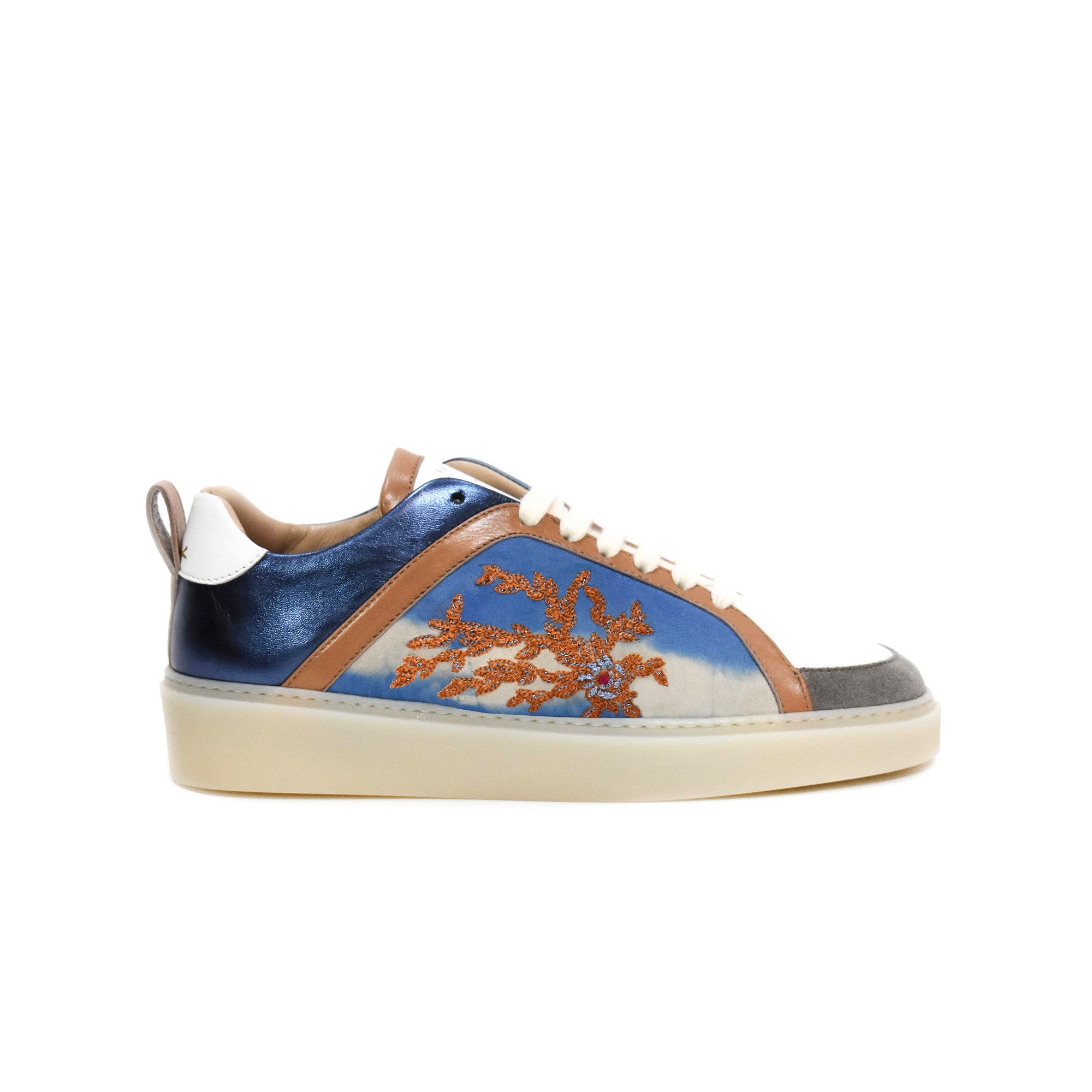 Meher Kakalia Nereus Sneaker Low Cloud – embroidered leather low-top, side view