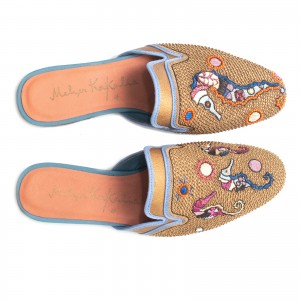 Meher Kakalia e-shop Meher Kakalia Hikkaduwa Slipper in gold with seahorse embroidery, ideal for summer getaways.