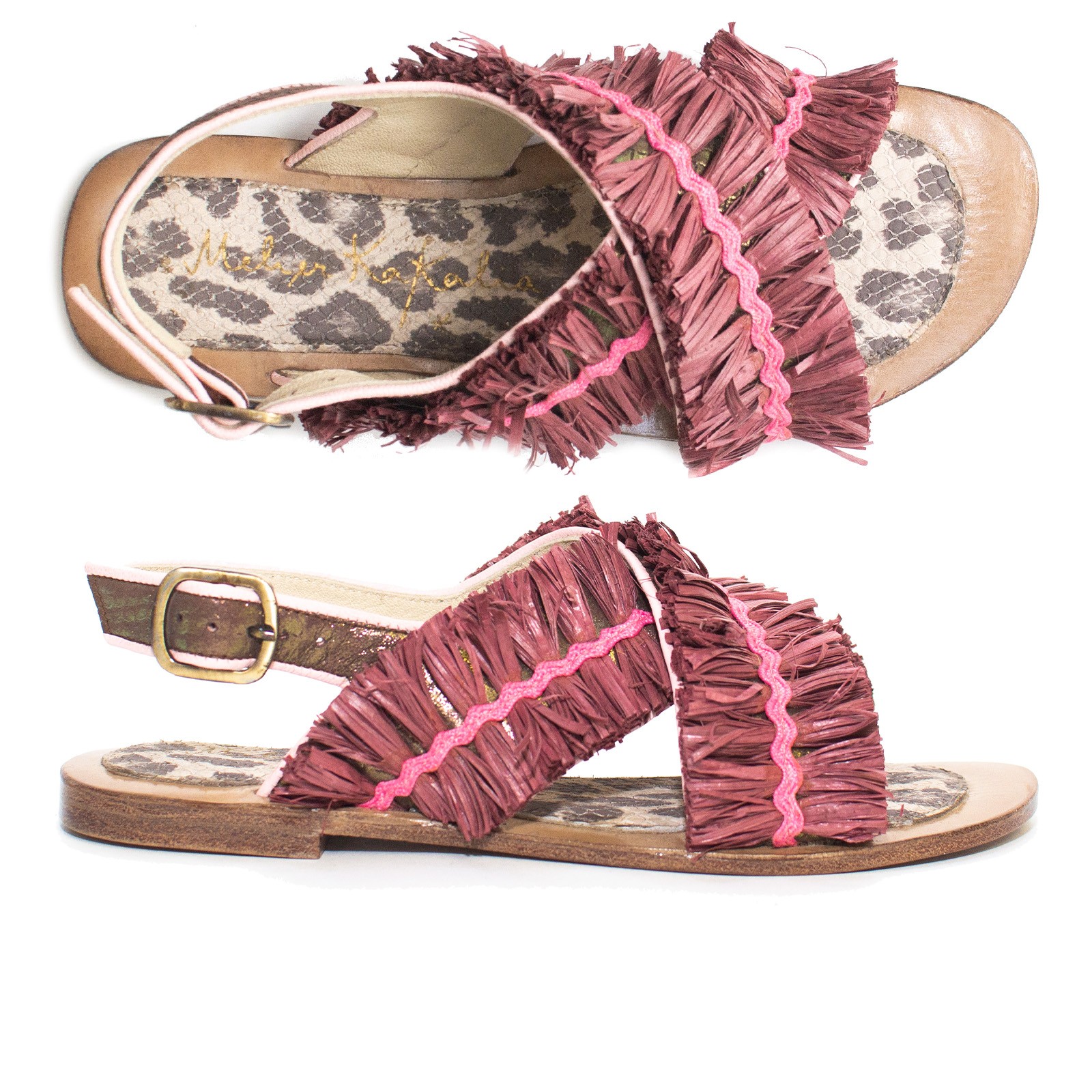 Flat sandal in moka brown leather with pink raffia fringe and leopard-print insole.