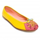 Meher KakaliaBallerines brodées faites-main en cuir Nappa dans les couleurs Jaune et Rose, disponibles en tailles petites et grandes