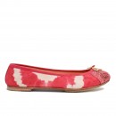 Meher KakaliaBallerine artisanale rose en cuir tie-dye avec broderie dorée par Meher Kakalia