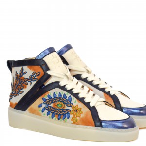 Close-up: embroidery detail on Nereus Sneaker High Dune by Meher Kakalia