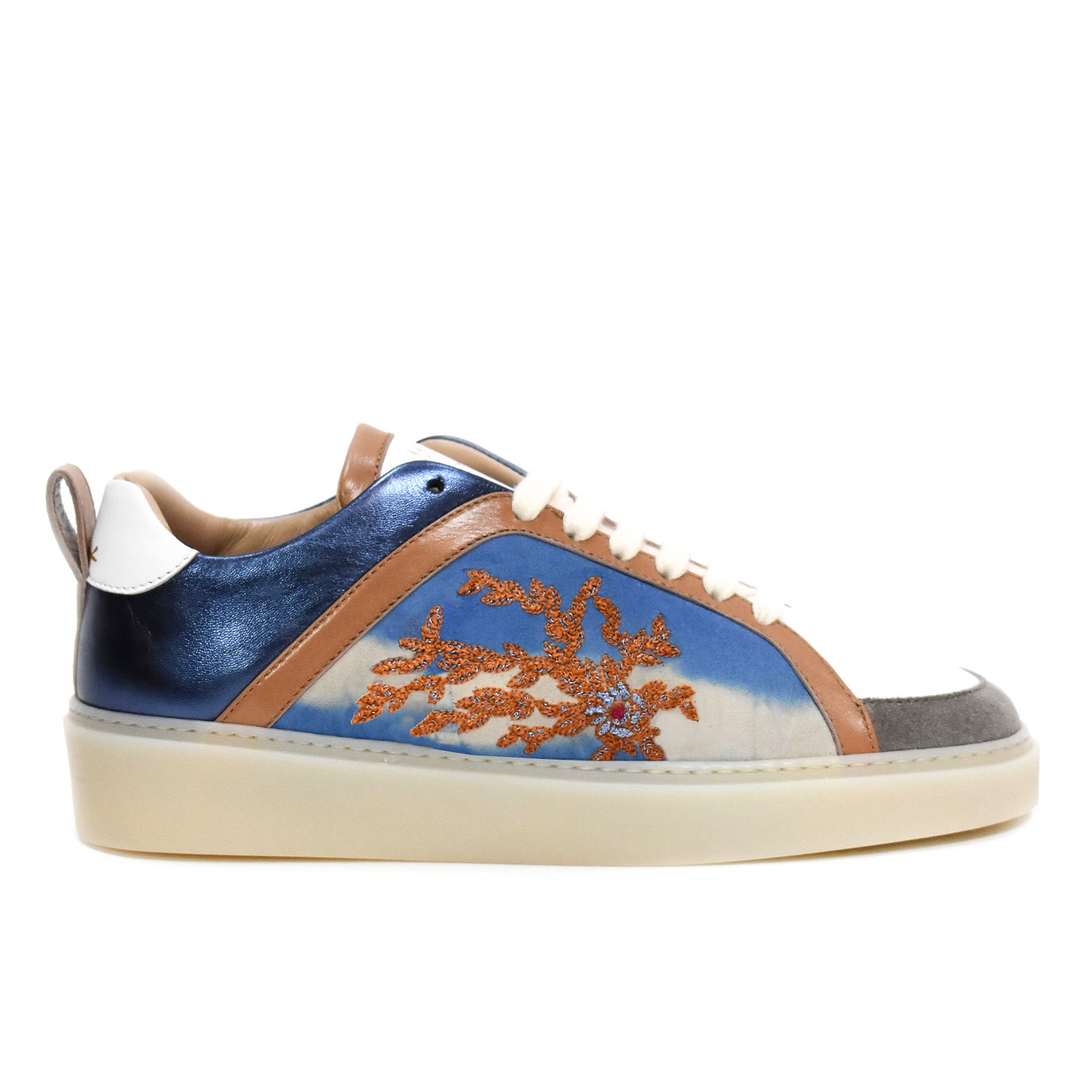 Meher Kakalia Nereus Sneaker Low Cloud – embroidered leather low-top, side view