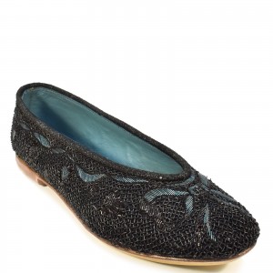 Luxury black flats with fine embroidery on velvet, designed for a delicate, feminine touch.