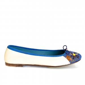 Elegant white-blue Queen Potnia Ballet flats, hand-embroidered with bees and flowers in eco-friendly nappa leather.