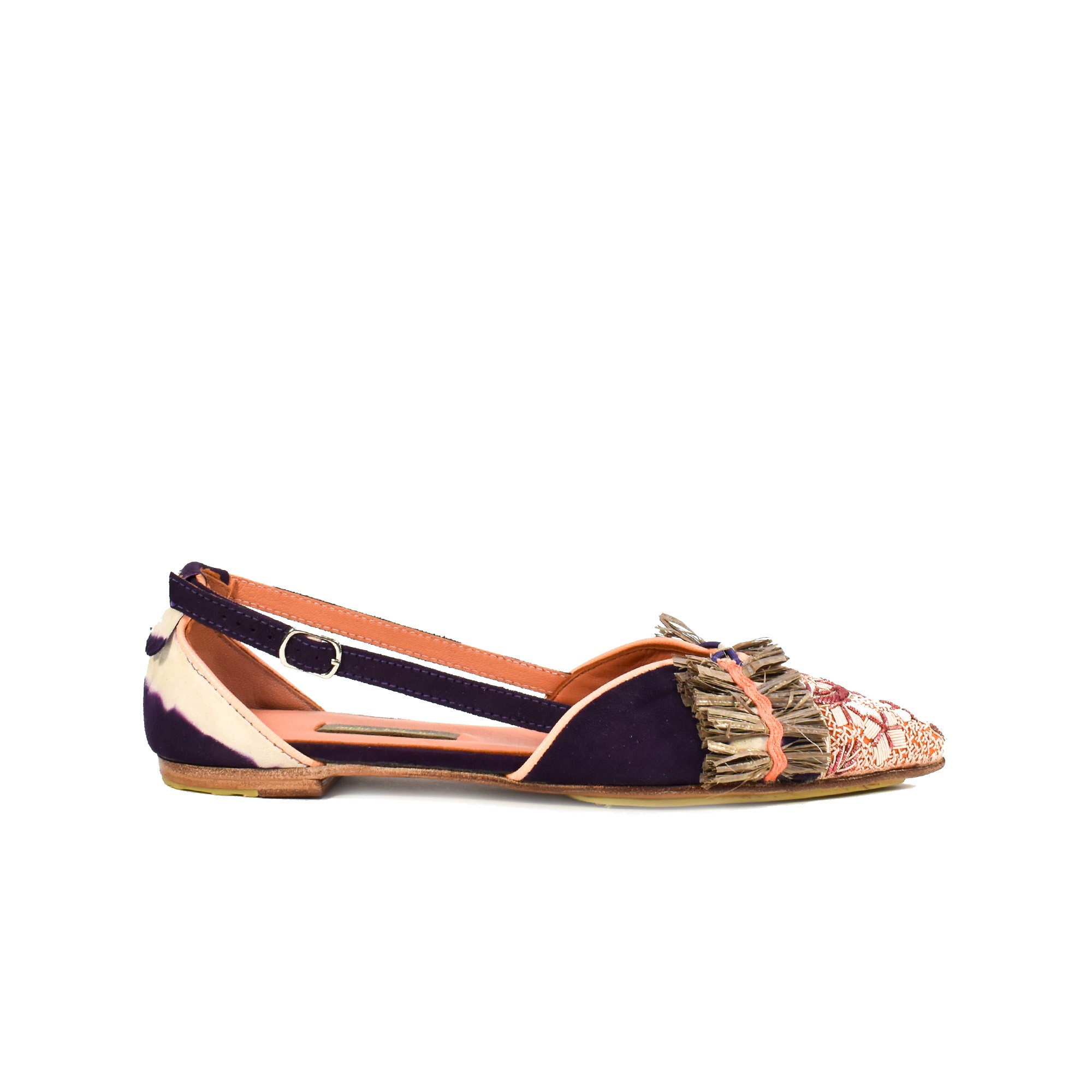 Meher Kakalia Meher Kakalia flat pointed shoes in purple-ivory, featuring eco Raffia and dapka embroidery for an elegant, sustainable look.