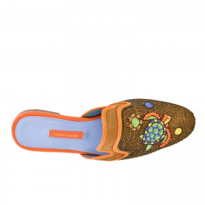 Sustainable Darwin Mules, handmade with embroidery, ideal for summer getaways. Elegant and eco-friendly footwear.