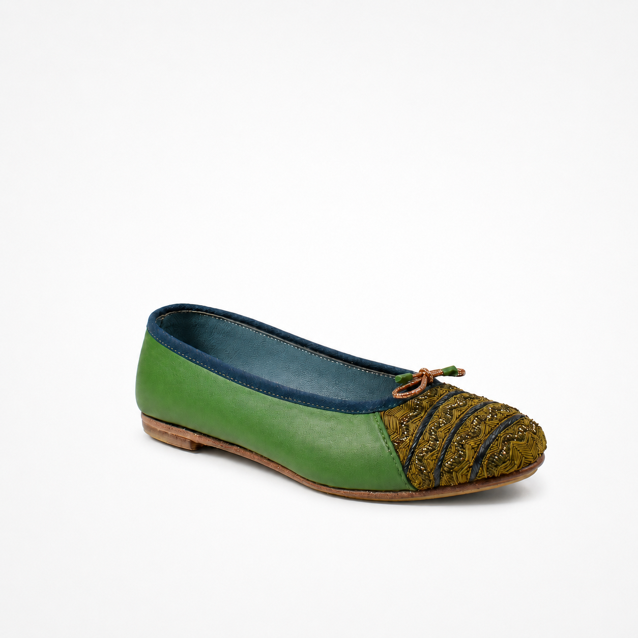 Kelly green leather Mississippi Ballet Flat with a rounded embroidered toe, metallic details and navy trim