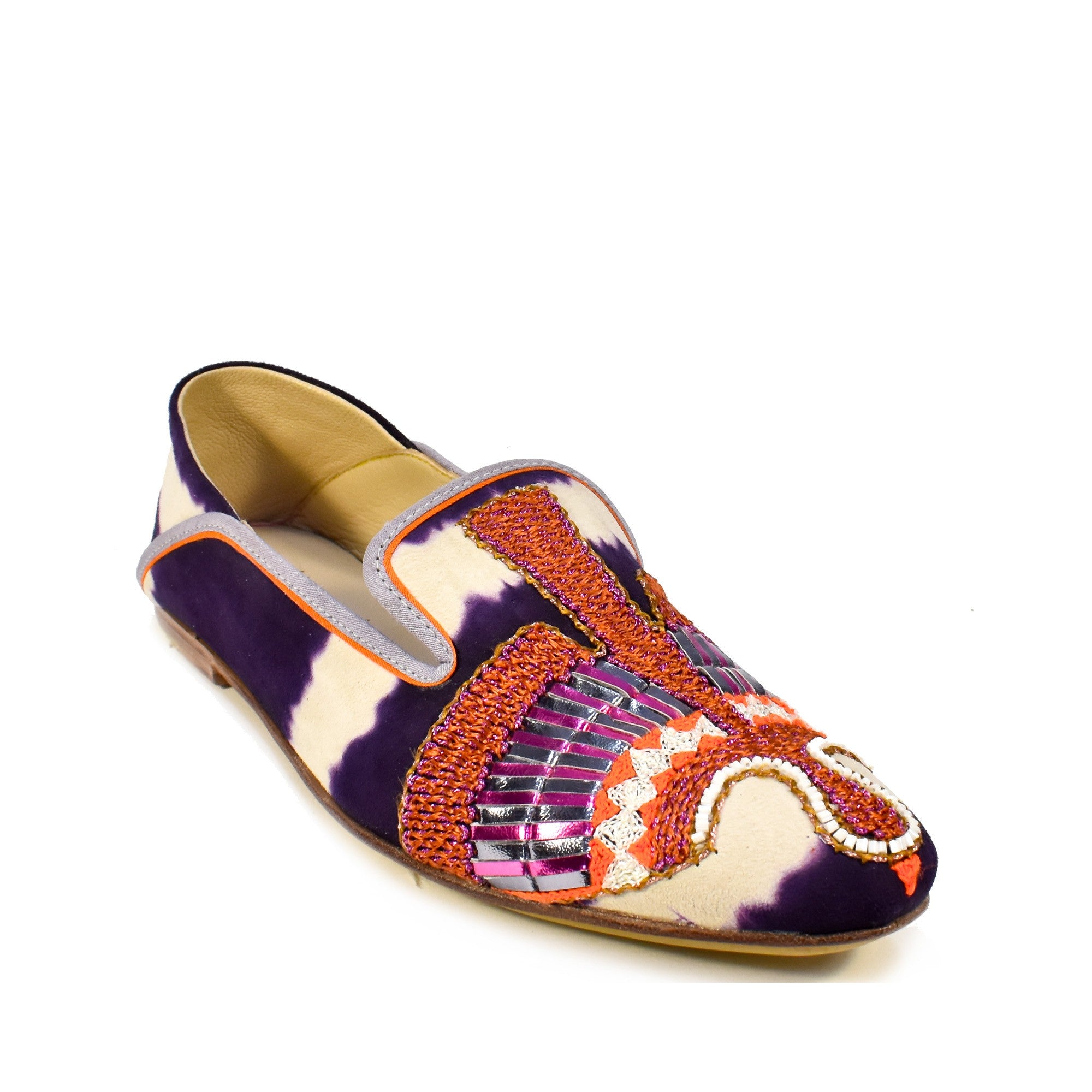 Elegant ANZU moccasins, hand embroidered with silk and sparkling threads. Ideal for summer holidays and eco-friendly fashion.