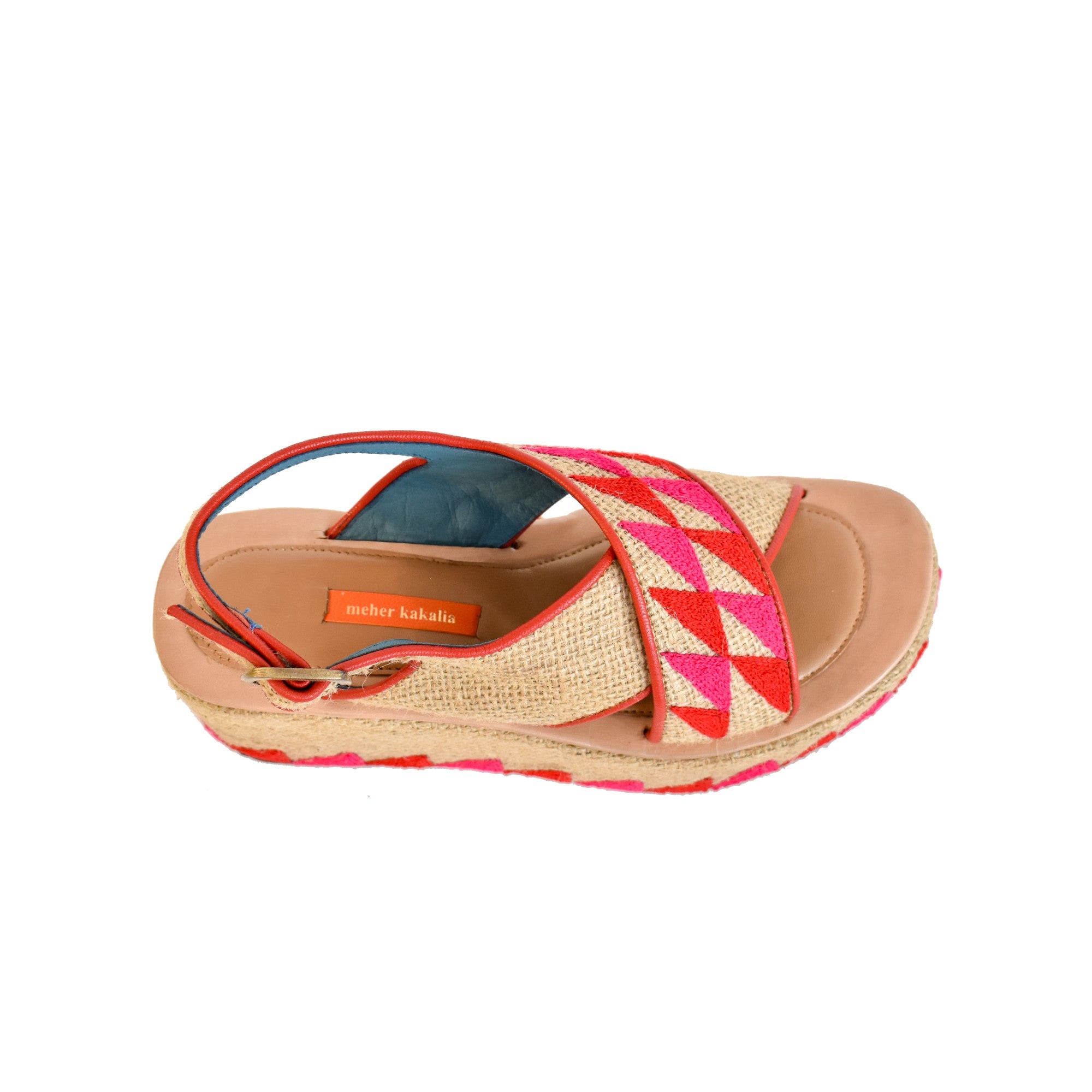 Sandales compensées en jute avec broderie géométrique rose et orange, vue de dessus et de côté.