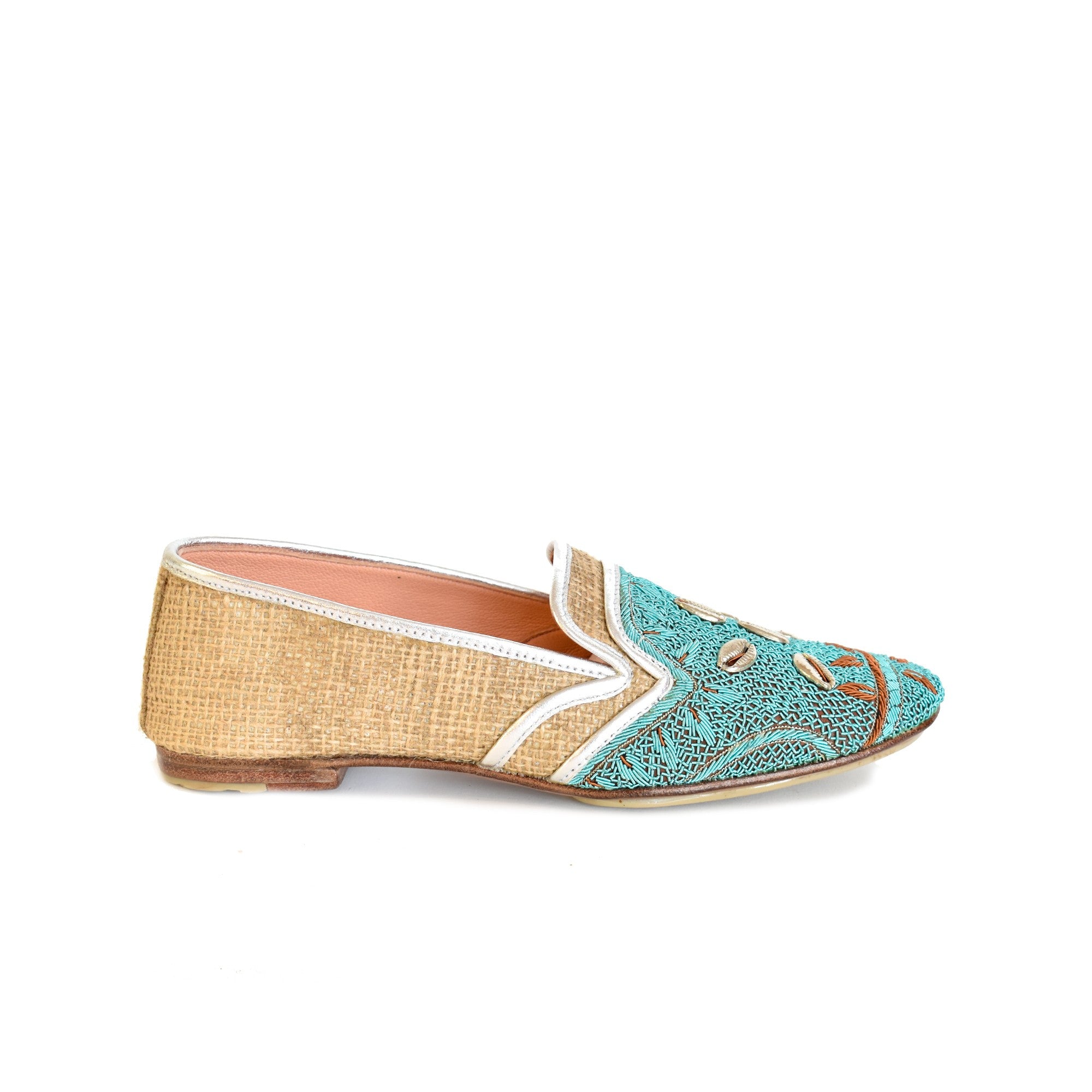 Jute moccasins by Meher Kakalia, with embroidered peacock toe and shells – light for travel, perfect as refined house slippers